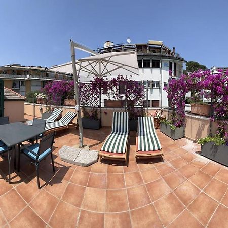 Welcome Riviera - Attico San Faustino 165 Mq Piu 110 Mq Di Terrazza- In Villa 700 ,Vista Mare Strepitosa-100 M Dalla Spiaggia-Parking Esclusivo Rapallo Luaran gambar