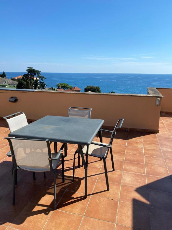 Welcome Riviera - Attico San Faustino 165 Mq Piu 110 Mq Di Terrazza- In Villa 700 ,Vista Mare Strepitosa-100 M Dalla Spiaggia-Parking Esclusivo Rapallo Luaran gambar