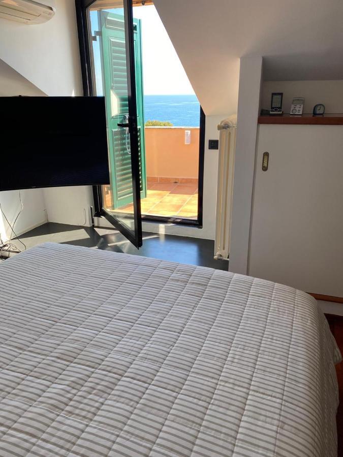 Welcome Riviera - Attico San Faustino 165 Mq Piu 110 Mq Di Terrazza- In Villa 700 ,Vista Mare Strepitosa-100 M Dalla Spiaggia-Parking Esclusivo Rapallo Luaran gambar