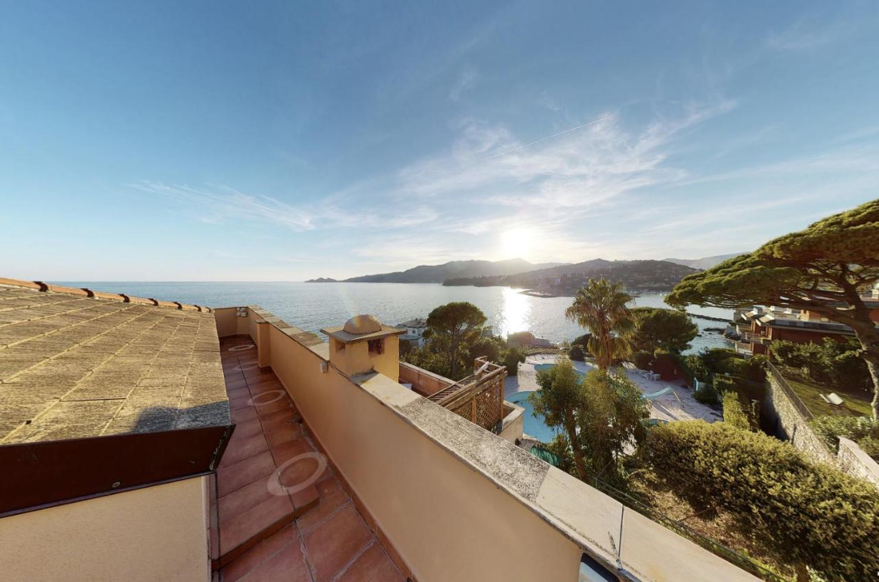 Welcome Riviera - Attico San Faustino 165 Mq Piu 110 Mq Di Terrazza- In Villa 700 ,Vista Mare Strepitosa-100 M Dalla Spiaggia-Parking Esclusivo Rapallo Luaran gambar