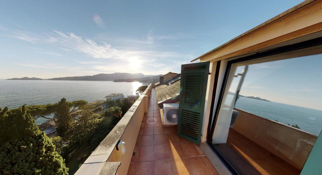 Welcome Riviera - Attico San Faustino 165 Mq Piu 110 Mq Di Terrazza- In Villa 700 ,Vista Mare Strepitosa-100 M Dalla Spiaggia-Parking Esclusivo Rapallo Luaran gambar