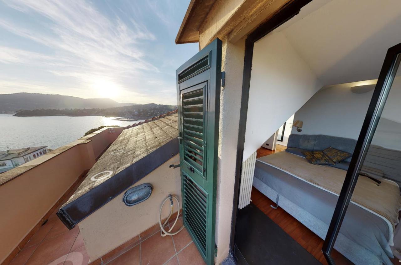 Welcome Riviera - Attico San Faustino 165 Mq Piu 110 Mq Di Terrazza- In Villa 700 ,Vista Mare Strepitosa-100 M Dalla Spiaggia-Parking Esclusivo Rapallo Luaran gambar