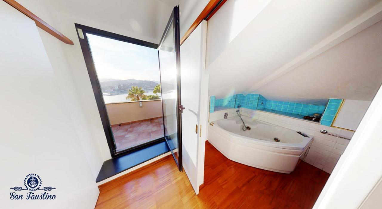 Welcome Riviera - Attico San Faustino 165 Mq Piu 110 Mq Di Terrazza- In Villa 700 ,Vista Mare Strepitosa-100 M Dalla Spiaggia-Parking Esclusivo Rapallo Luaran gambar